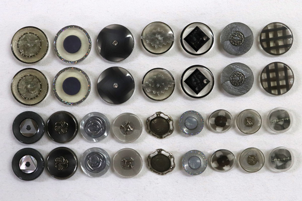 メーカー廃番品 ヴィンテージ ジルコニア入 アンティークボタン グレー