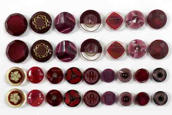 メーカー廃番品　ヴィンテージ　ジルコニア入　アンティークボタン　ダークレッド系５０