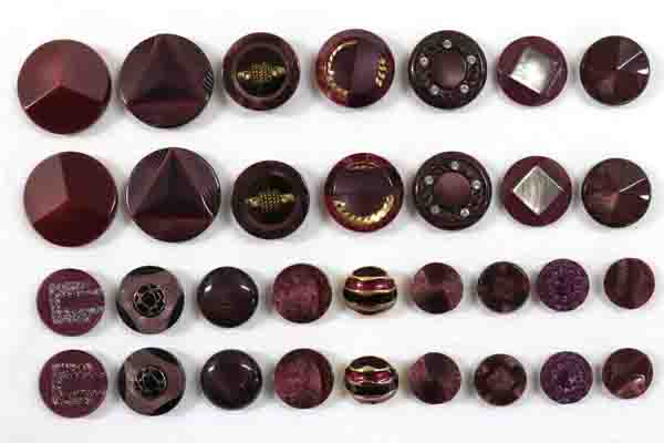 メーカー廃番品　ヴィンテージ　ジルコニア入　アンティークボタン　ダークレッド系５２