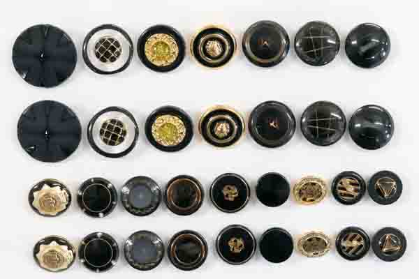 メーカー廃番品　ヴィンテージ　ジルコニア入　アンティークボタン　ブラック・ゴールド系３７