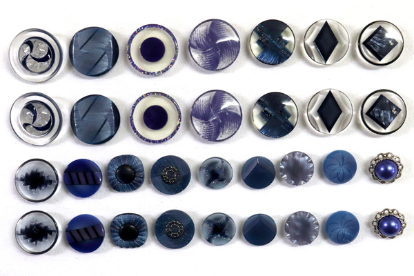 メーカー廃番品　ヴィンテージ　ジルコニア入　アンティークボタン　ネイビー系３７　（１６組）