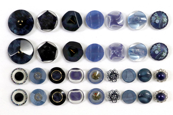 メーカー廃番品　ヴィンテージ　ジルコニア入　アンティークボタン　ネイビー系４２　（１６組）