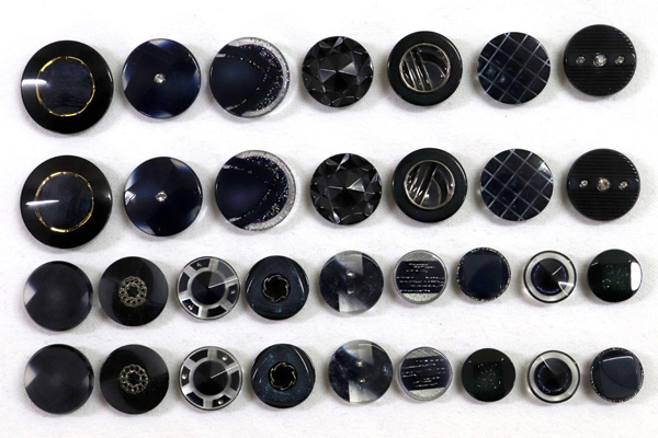 メーカー廃番品　ヴィンテージ　ジルコニア入　アンティークボタン　ネイビー系４４　（１６組）