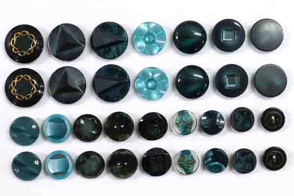 メーカー廃番品　ヴィンテージ　ジルコニア入　アンティークボタン　グリーン系３８