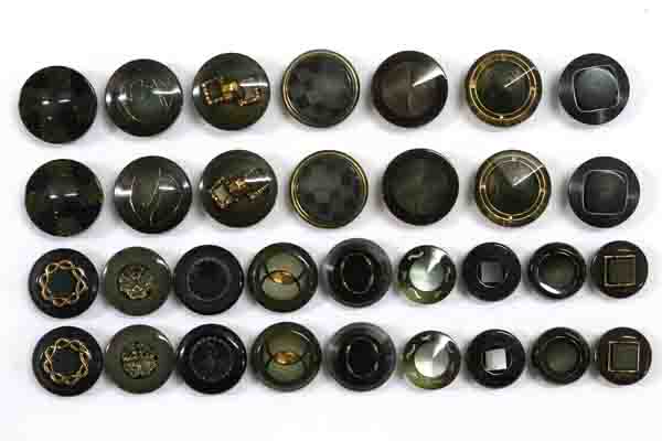 メーカー廃番品　ヴィンテージ　ジルコニア入　アンティークボタン　ダークグリーン系３９