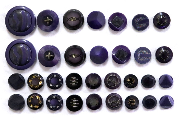 メーカー廃番品　ヴィンテージ　ジルコニア入　アンティークボタン　パープル系２４
