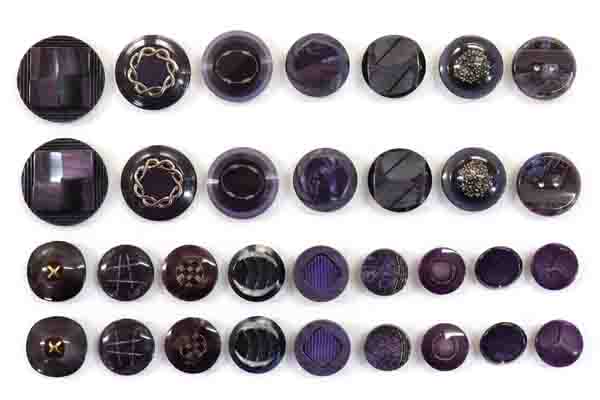 メーカー廃番品　ヴィンテージ　ジルコニア入　アンティークボタン　パープル系３３