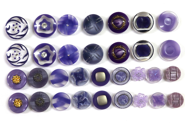 メーカー廃番品　ヴィンテージ　ジルコニア入　アンティークボタン　パープル系３７　（１６組）