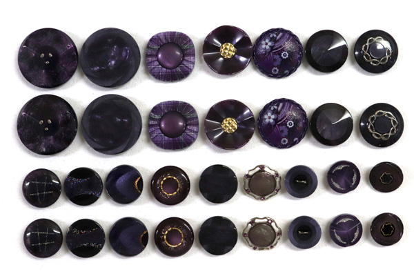 メーカー廃番品　ヴィンテージ　ジルコニア入　アンティークボタン　パープル系３９