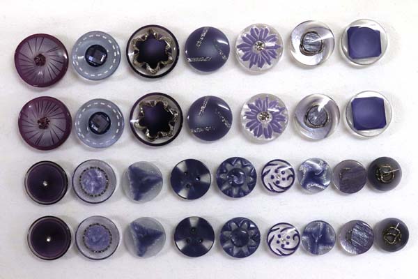 メーカー廃番品　ヴィンテージ　ジルコニア入　アンティークボタン　パープル系GT02　（１６組３２個）　btgt02