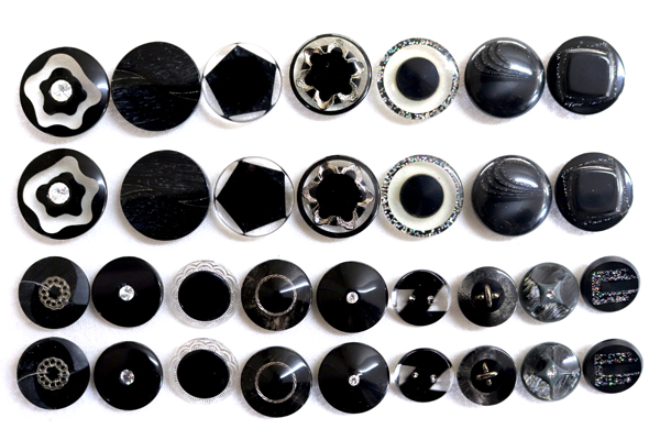 メーカー廃番品　ヴィンテージ　ジルコニア入　アンティークボタン　ブラック・グレー系GT139