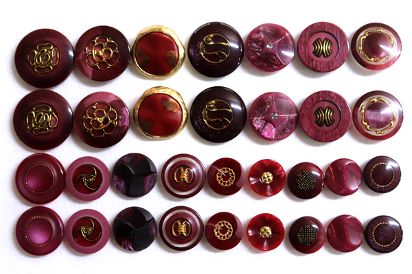 メーカー廃番品　ヴィンテージ　ジルコニア入　アンティークボタン　ダークレッド系gt152
