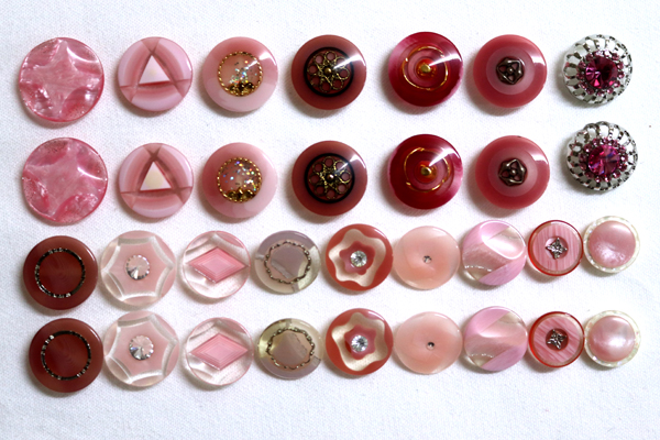 メーカー廃番品　ヴィンテージ　ジルコニア入　アンティークボタン　ピンク系gt153