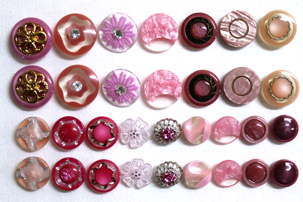 メーカー廃番品　ヴィンテージ　ジルコニア入　アンティークボタン　ピンク系gt154