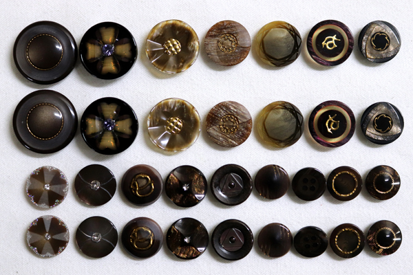 メーカー廃番品　ヴィンテージ　ジルコニア入　アンティークボタン　コーヒーブラウン系gt158