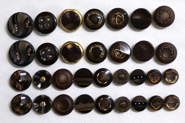 メーカー廃番品　ヴィンテージ　ジルコニア入　アンティークボタン　ダークブラウン系gt160