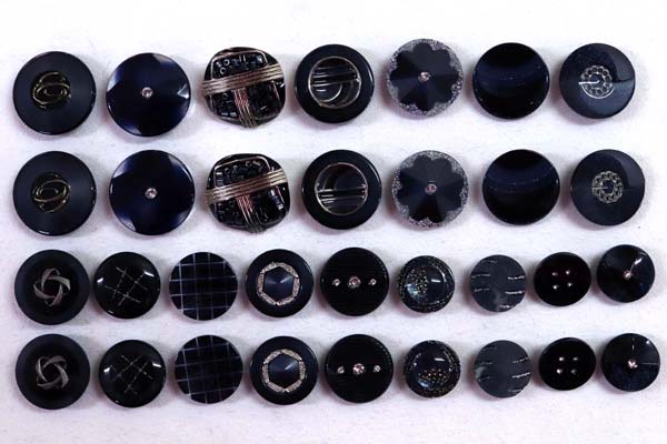 メーカー廃番品　ヴィンテージ　ジルコニア入　アンティークボタン　ダークネイビー系GT25　（１６組３２個）　btgt25