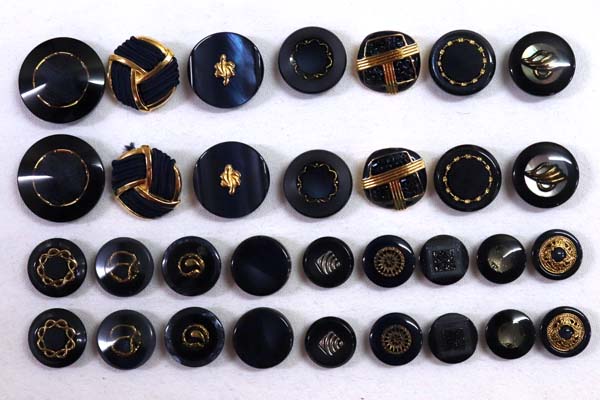 メーカー廃番品　ヴィンテージ　ジルコニア入　アンティークボタン　ネイビー・ゴールド系GT28（１６組３２個）btgt28
