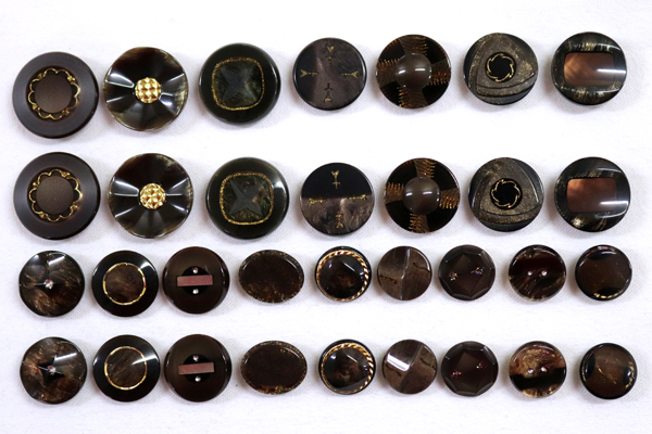 メーカー廃番品　ヴィンテージ　ジルコニア入　アンティークボタン　ダークブラウン系gt40　（１６組）　btgt40