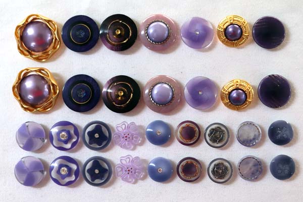 メーカー廃番品　ヴィンテージ　ジルコニア入　アンティークボタン　薄パープル系GT78　（１６組３２個）　btgt78
