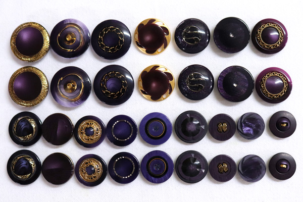 メーカー廃番品　ヴィンテージ　ジルコニア入　アンティークボタン　パープル×ゴールド系GT91　（１６組３２個）　btgt91