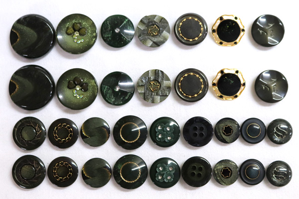 メーカー廃番品　ヴィンテージ　ジルコニア入　アンティークボタン　ダークグリーン系GT96　（１６組３２個）　btgt96