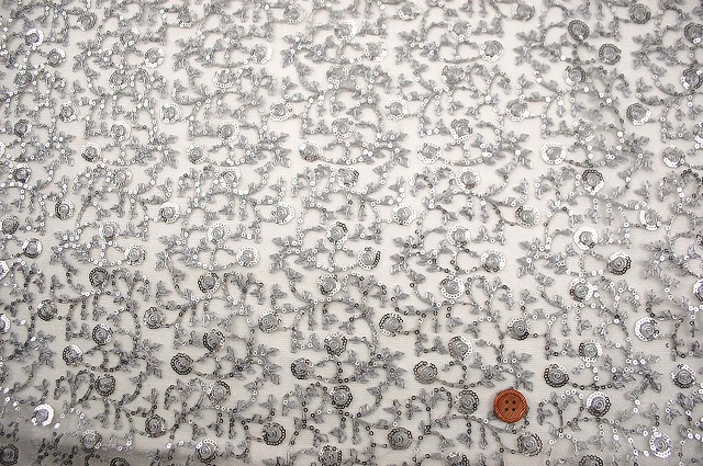 スパンコール刺しゅうレース生地【50cm販売】《キズがあります》　　（la439） 