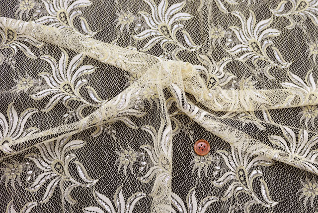 ラメ・ラッセルレース生地　黄ベージュ　【50cm単位】　(la738)