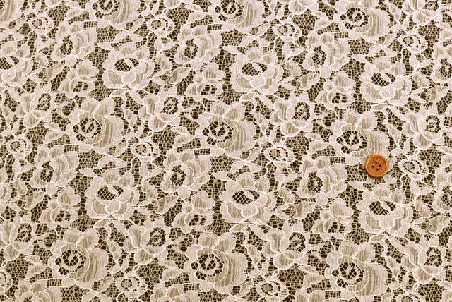 ラッセルレース生地 ピンクベージュ【50cm単位】 【生地通販 布販売  