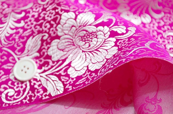 チャイナ・ブロケード（羽根と牡丹・ショッキングピンク）