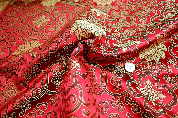 チャイナ・ブロケード（蓮と唐草・赤地に黒）