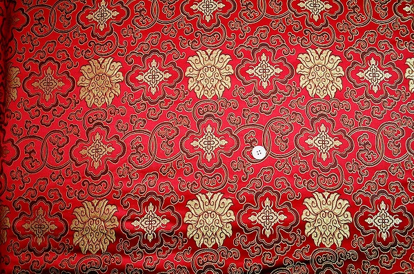 チャイナ・ブロケード（蓮と唐草・赤地に黒）