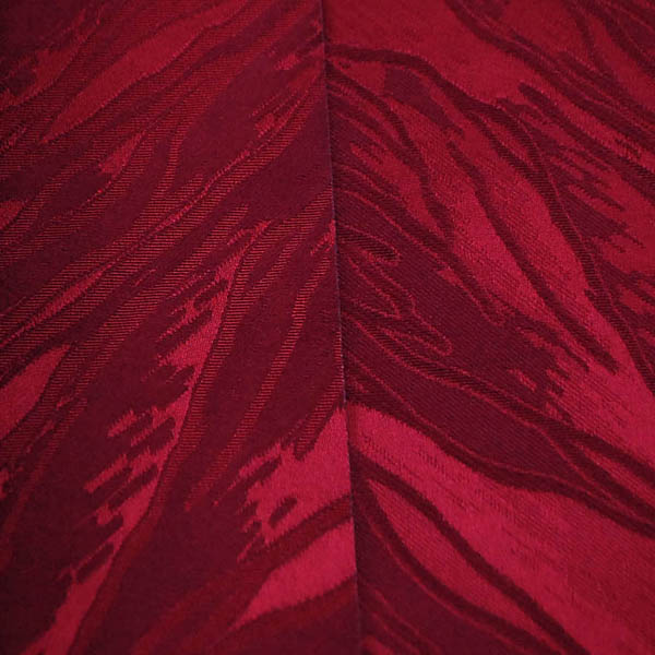 Ｗ巾のサテンジャガード　意匠柄　臙脂