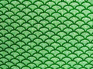 青海波文(せいがいはもん) 波文 波柄 波模様 和風ちりめん生地 緑色・グリーン　約７０ｃｍ×約５０ｃｍカット　(0643-39)
