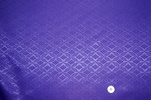 綸子 りんず 和風生地 和柄生地 着物の生地 和布(菱菊文様・紫色・パープル)(0649-35)