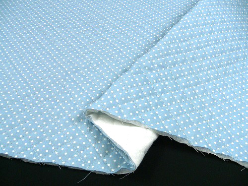 水玉模様(水玉柄・ドット柄)のキルティング生地(綿100％)水色・ライトブルー