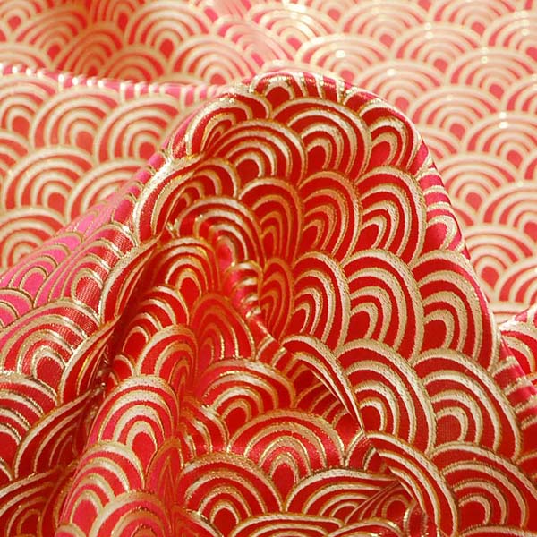 よさこいや舞台衣装に最適な　光沢感のある素材　ラメ入りジャガード　青海波　朱赤×ゴールド