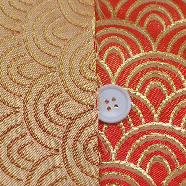 よさこいや舞台衣装に最適な　光沢感のある素材　ラメ入りジャガード　青海波　朱赤×ゴールド