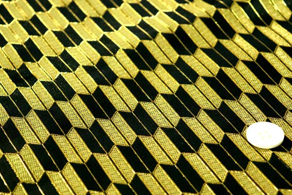よさこいや舞台衣装に最適な 光沢感のある素材 ラメ入りジャガード 矢絣 金 黒 生地通販 布販売 江戸ッ子