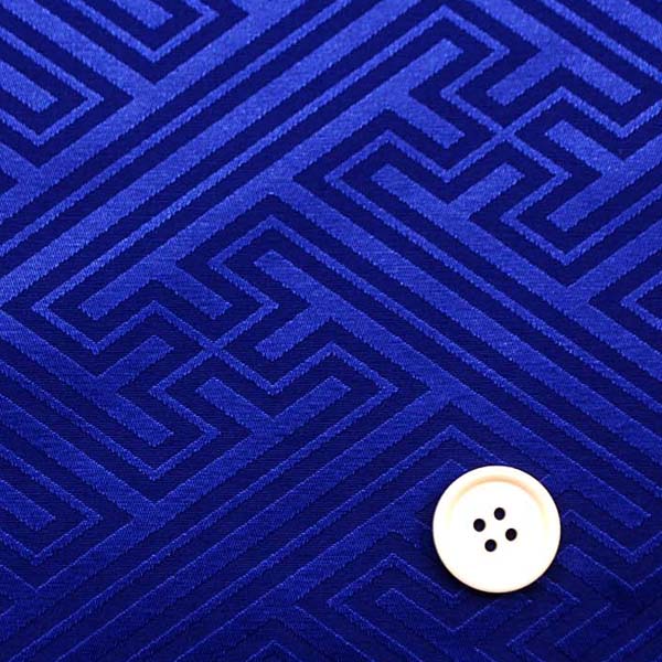 よさこいや舞台衣装に最適な　光沢感のある素材　ポリエステルジャガード　紗綾形　青（ロイヤルブルー）