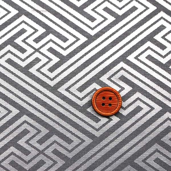 よさこいや舞台衣装に最適な　光沢感のある素材　ポリエステルジャガード　紗綾形　銀ねずみ