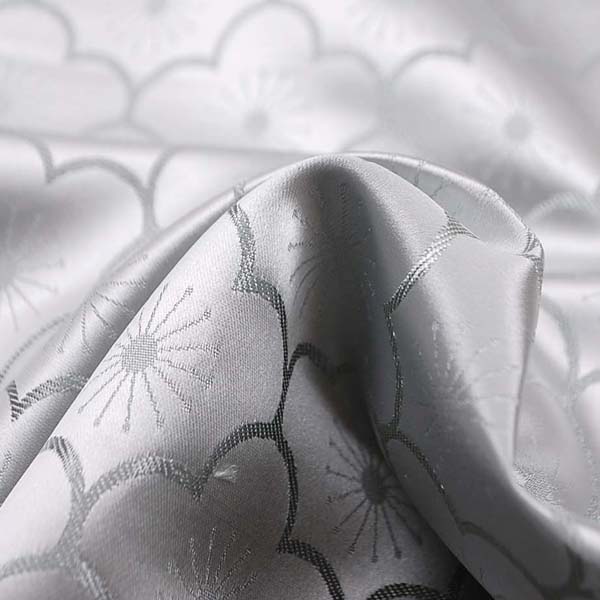 サテンジャガード　梅の柄　シルバー（シルバーグレー）