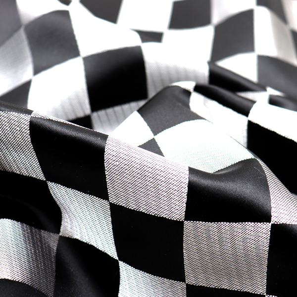 よさこいや舞台衣装に最適な　光沢感のある素材　サテンジャガード　市松格子　銀×黒