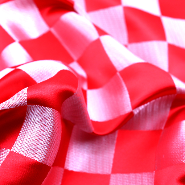 よさこいや舞台衣装に最適な　光沢感のある素材　サテンジャガード　市松格子　赤×銀