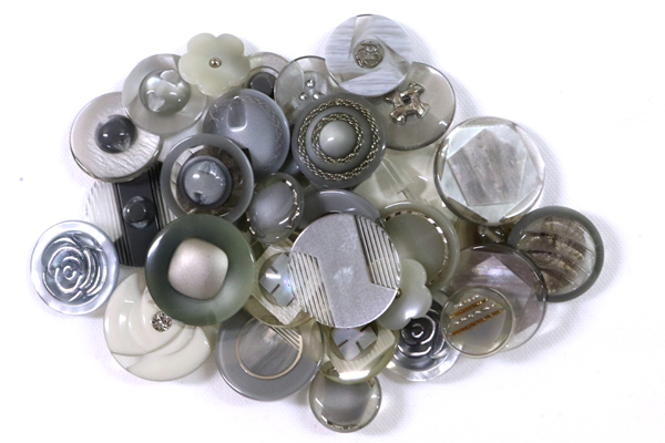 メーカー廃番品　ヴィンテージ　ジルコニア入　アンティークボタン　グレー系２６