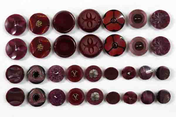 メーカー廃番品　ヴィンテージ　ジルコニア入　アンティークボタン　ダークレッド系５１