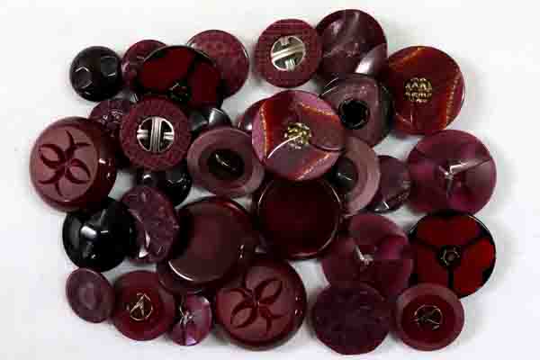 メーカー廃番品　ヴィンテージ　ジルコニア入　アンティークボタン　ダークレッド系５１