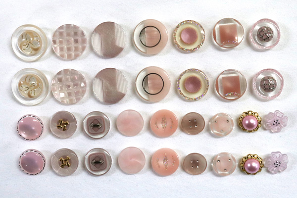 メーカー廃番品　ヴィンテージ　ジルコニア入　アンティークボタン　ピンク系５４　（１６組）