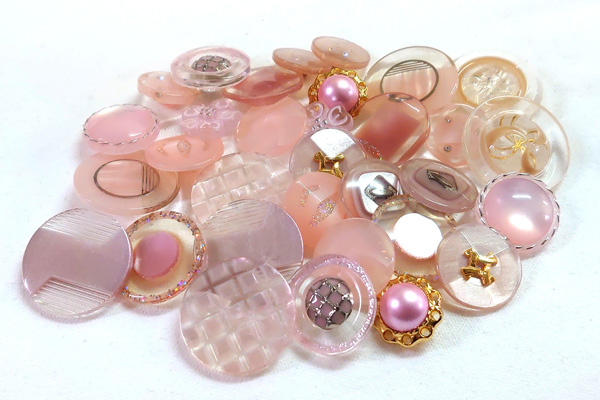 メーカー廃番品　ヴィンテージ　ジルコニア入　アンティークボタン　ピンク系５４　（１６組）