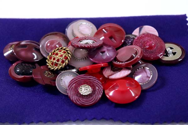 メーカー廃番品　ヴィンテージ　ジルコニア入　アンティークボタン　レッド系フェルト